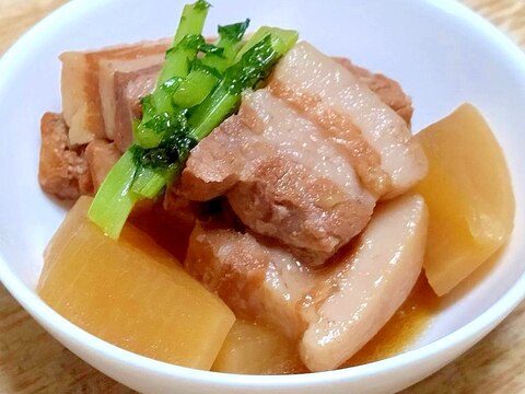 鍋でじっくり煮込んだ豚角煮